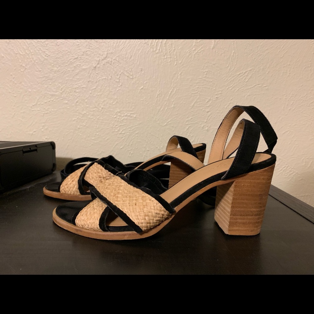 Gorgeous lace-up sandals!